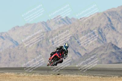 media/Dec-01-2025-Moto Forza (Mon) [[2daa91e15f]]/3-Beginner Group/Session 4 Turn 9/